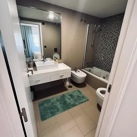 с 2 спальнями Apartment *
